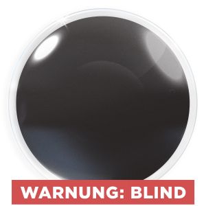 Das Produktfoto zeigt unsere Crazy schwarze Farbige Kontaktlinse Blind Black in einem echten Auge